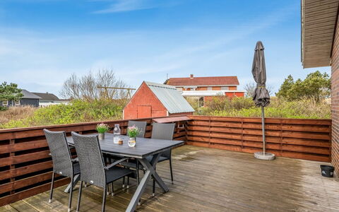 Hawarth - 300M to the Fjord: Arbusto, Urban Design, Groundcover, Brick, Appartamento, Estate, Muratura, Balcone, Landscaping