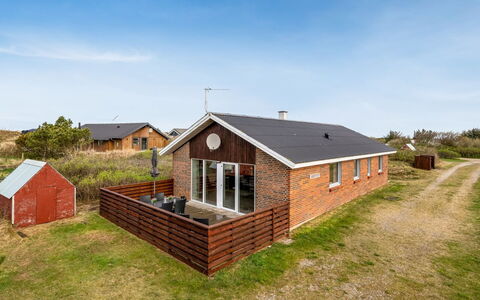 Hawarth - 300M to the Fjord: Arbusto, Urban Design, Groundcover, Brick, Appartamento, Estate, Muratura, Balcone, Landscaping