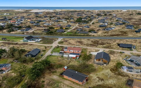 Hawarth - 300M to the Fjord: Arbusto, Urban Design, Groundcover, Brick, Appartamento, Estate, Muratura, Balcone, Landscaping