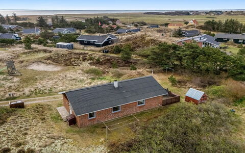 Hawarth - 300M to the Fjord: Arbusto, Urban Design, Groundcover, Brick, Appartamento, Estate, Muratura, Balcone, Landscaping