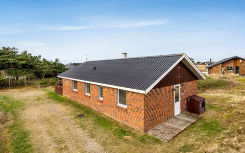 Hawarth - 300M to the Fjord: Arbusto, Urban Design, Groundcover, Brick, Appartamento, Estate, Muratura, Balcone, Landscaping