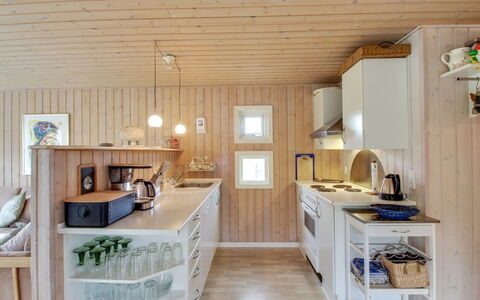 Elmeri - from the Sea: Cucina, Legna, Interior Design, Controsoffitto, Mobilia, Elettrodomestico Da Cucina, Pavimentazione, Apparecchio Major, Soffitto, Cabinetry