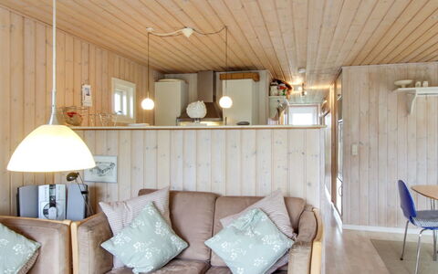 Elmeri - from the Sea: Interior Design, Legna, Soffitto, Pavimentazione, Pavimento, Mobilia, Camera, Lampada, Color Legno, Soggiorno