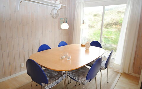 Elmeri - from the Sea: Mobilia, Pavimentazione, Interior Design, Legna, Pavimento, Tavolo, Illuminazione, Sedia, Cucina & Sala Da Pranzo Tavolo, Sala Da Pranzo