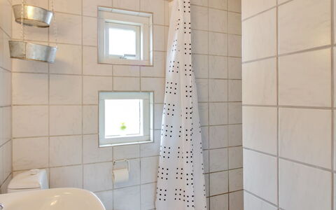 Elmeri - from the Sea: Parete, Pavimentazione, Interior Design, Pavimento, Idraulico Fixture, Bagno, Soffitto, Illuminazione, Camera, Idraulico