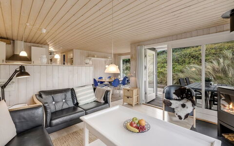 Elmeri - from the Sea: Legna, Mobilia, Interior Design, Soffitto, Pavimentazione, Pavimento, Divano, Soggiorno, Casa, Porta
