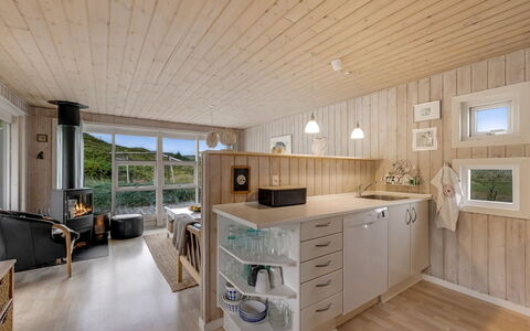 Elmeri - from the Sea: Cucina, Interior Design, Pavimentazione, Legna, Soffitto, Pavimento, Controsoffitto, Mobilia, Cabinetry, Camera
