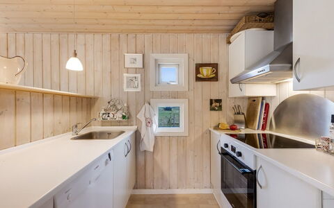 Elmeri - from the Sea: Legna, Cucina, Interior Design, Pavimentazione, Controsoffitto, Soffitto, Elettrodomestico Da Cucina, Mobilia, Pavimento, Illuminazione
