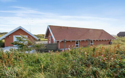 Drusilla - 800M from the Sea: Arbusto, Urban Design, Groundcover, Brick, Appartamento, Estate, Muratura, Balcone, Landscaping