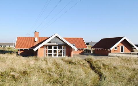 Drusilla - 800M from the Sea: Arbusto, Urban Design, Groundcover, Brick, Appartamento, Estate, Muratura, Balcone, Landscaping