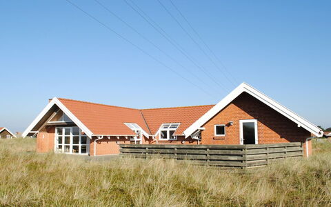 Drusilla - 800M from the Sea: Arbusto, Urban Design, Groundcover, Brick, Appartamento, Estate, Muratura, Balcone, Landscaping