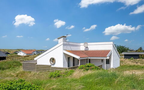 Jænis - from the Sea: Cielo, Erba, Costruzione, Tetto, Casa, Casa, Architettura, Zona Residenziale, Villetta, Lotto
