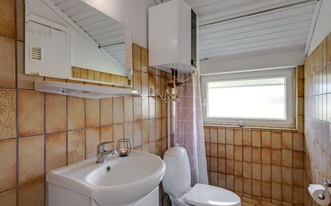 Jænis - from the Sea: Idraulico Fixture, Legna, Pavimentazione, Pavimento, Lavandino Del Bagno, Interior Design, Lavello, Bagno, Soffitto, Idraulico