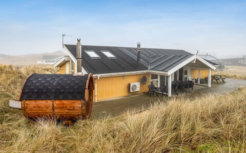 Malgest - 100M from the Sea: Tetto, Lotto, Villetta, Casa, Area Rurale, Capannone, Raccordo, Edifici Giardino, Log Cabin, Capanna