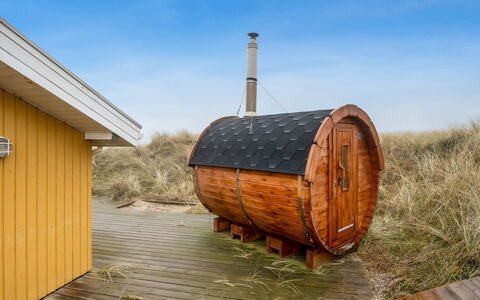 Malgest - 100M from the Sea: Tetto, Lotto, Villetta, Casa, Area Rurale, Capannone, Raccordo, Edifici Giardino, Log Cabin, Capanna
