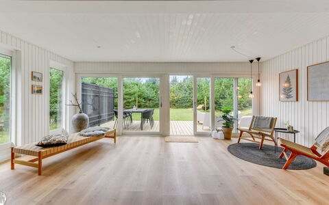 Doreen - from the Sea: Zona Residenziale, Tetto, Sobborgo, Driveway, Estate, Camino