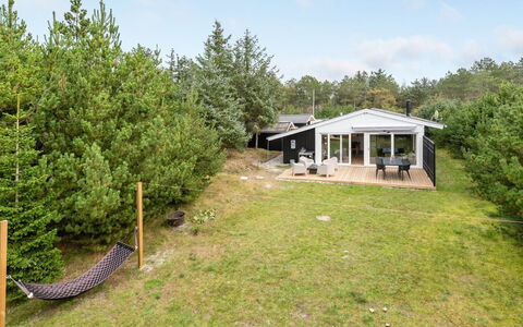 Doreen - from the Sea: Zona Residenziale, Tetto, Sobborgo, Driveway, Estate, Camino