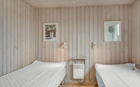 Galmand - 300M from the Sea: Legna, Pavimentazione, Pavimento, Camera Da Letto, Letto, Interior Design, Lenzuolo, Mobilia, Bedding, Soffitto