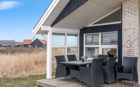 Galmand - 300M from the Sea: Legna, Porta, Casa, Soffitto, Portico, Shade, Latifoglie, Sedia, Color Legno, Terrazza