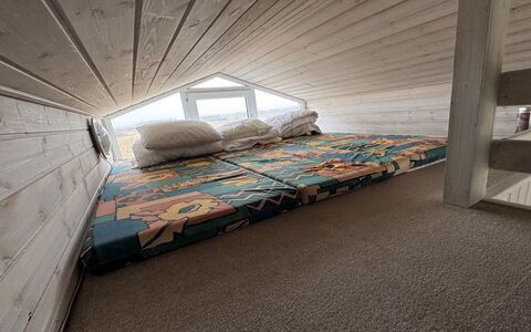 Galmand - 300M from the Sea: Mobilia, Legna, Interior Design, Pavimentazione, Pavimento, Sedia, Camera, Soffitto, Soggiorno, Appartamento