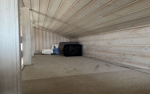 Galmand - 300M from the Sea: Mobilia, Legna, Interior Design, Pavimentazione, Pavimento, Sedia, Camera, Soffitto, Soggiorno, Appartamento