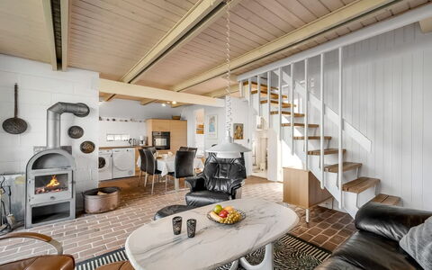 Iines - 200M from the Sea: Interior Design, Legna, Pavimentazione, Mobilia, Soffitto, Pavimento, Illuminazione, Soggiorno, Casa, Camera