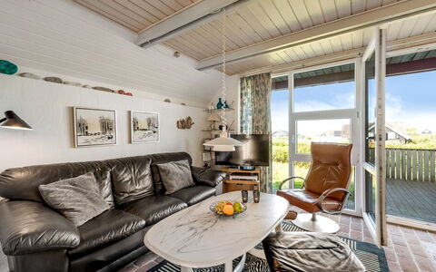 Iines - 200M from the Sea: Mobilia, Interior Design, Pavimentazione, Divano, Pavimento, Legna, Soffitto, Soggiorno, Sedia, Camera