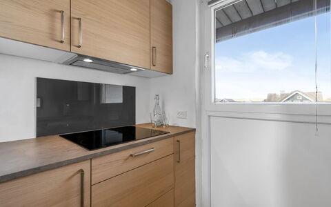 Iines - 200M from the Sea: Cucina, Legna, Cabinetry, Controsoffitto, Interior Design, Pavimentazione, Elettrodomestico Da Cucina, Apparecchio Major, Pavimento, Casa