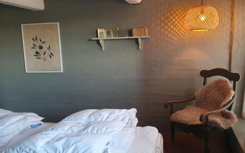 Answald - 250M from the Sea: Mobilia, Camera Da Letto, Interior Design, Letto, Lenzuolo, Bedding, Tessile, Illuminazione, Pavimento, Camera