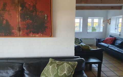 Answald - 250M from the Sea: Mobilia, Parete, Interior Design, Pavimentazione, Divano, Pavimento, Legna, Soggiorno, Camera, Illuminazione