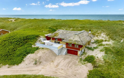 Zora - 100M from the Sea: Legna, Casa, Villetta, Casa, Tetto, Area Rurale, Raccordo, Log Cabin, Edifici Giardino, Latifoglie
