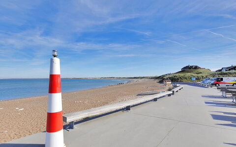 Usko - 250M from the Sea: Arbusto, Urban Design, Groundcover, Brick, Appartamento, Estate, Muratura, Balcone, Landscaping