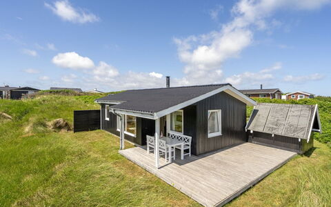Usko - 250M from the Sea: Arbusto, Urban Design, Groundcover, Brick, Appartamento, Estate, Muratura, Balcone, Landscaping