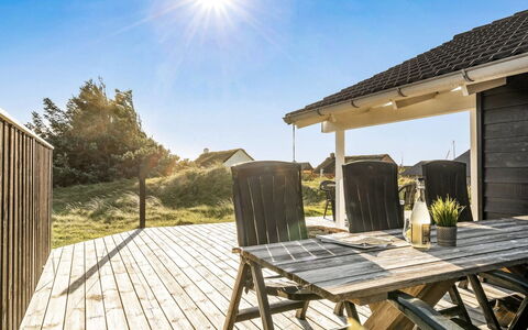 Horsten - 350M from the Sea: Cielo, Legna, Portico, Casa, Mobilia, Villetta, Deck, Plank, Latifoglie, Mobili Da Esterno