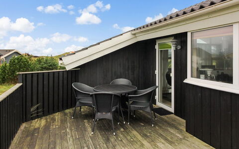 Appollina - 400M from the Sea: Arbusto, Urban Design, Groundcover, Brick, Appartamento, Estate, Muratura, Balcone, Landscaping