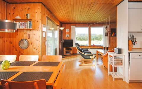 Gisela - 250M from the Sea: Costruzione, Casa, Legna, Casa, Tetto, Villetta, Zona Residenziale, Arbusto, Architettura