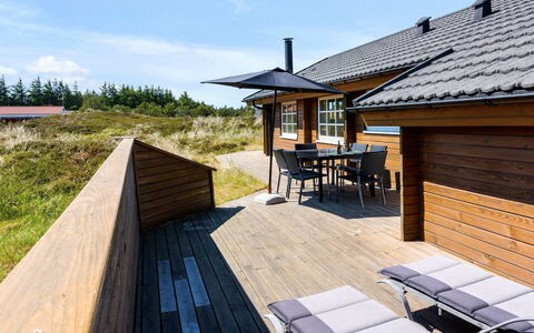 Eggerich - 900M from the Sea: Arbusto, Urban Design, Groundcover, Brick, Appartamento, Estate, Muratura, Balcone, Landscaping