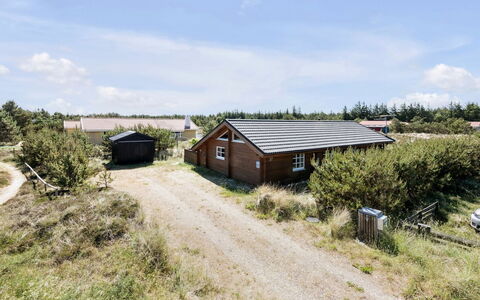 Eggerich - 900M from the Sea: Arbusto, Urban Design, Groundcover, Brick, Appartamento, Estate, Muratura, Balcone, Landscaping