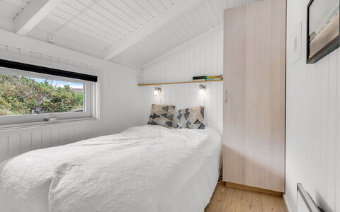 Laurentius - 300M from the Sea: Legna, Camera Da Letto, Soffitto, Interior Design, Pavimento, Pavimentazione, Letto, Camera, Bedding, Biancheria