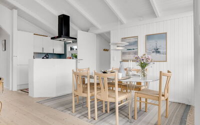 Laurentius - 300M from the Sea