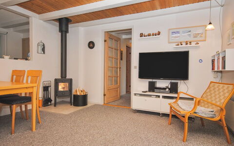 Amber - 500M from the Sea: Legna, Casa, Villetta, Casa, Tetto, Area Rurale, Raccordo, Log Cabin, Edifici Giardino, Latifoglie