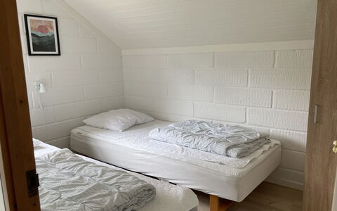 Felicia - 800M from the Sea: Legna, Pavimentazione, Pavimento, Camera Da Letto, Letto, Bedding, Camera, Telaio Del Letto, Lenzuolo