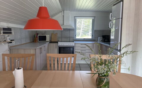 Felicia - 800M from the Sea: Mobilia, Pavimentazione, Interior Design, Pavimento, Legna, Soffitto, Cucina, Controsoffitto, Lampada, Sedia