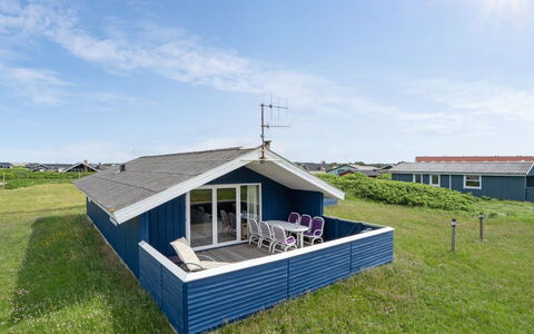 Joern - 300M from the Sea: Tetto, Casa, Casa, Raccordo, Villetta, Materiale Composito, Porta, Finestra A Ghigliottina, Estate, Camino