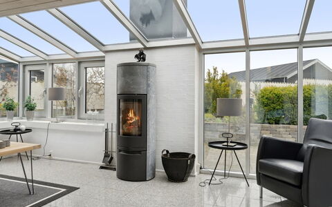 Frethi - 350M from the Sea: Tetto, Casa, Casa, Villetta, Raccordo, Estate, Driveway, Edifici Giardino, Cortile, Capannone