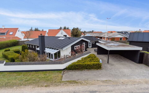 Frethi - 350M from the Sea: Tetto, Casa, Casa, Villetta, Raccordo, Estate, Driveway, Edifici Giardino, Cortile, Capannone