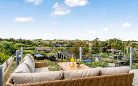 Skamhals - 700M from the Sea: Arbusto, Urban Design, Groundcover, Brick, Appartamento, Estate, Muratura, Balcone, Landscaping