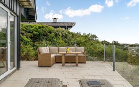 Skamhals - 700M from the Sea: Arbusto, Urban Design, Groundcover, Brick, Appartamento, Estate, Muratura, Balcone, Landscaping