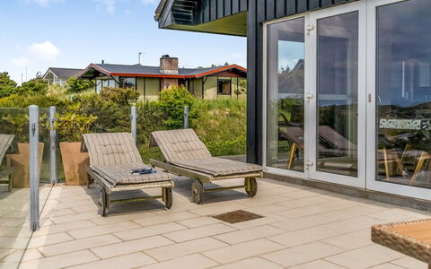 Skamhals - 700M from the Sea: Arbusto, Urban Design, Groundcover, Brick, Appartamento, Estate, Muratura, Balcone, Landscaping