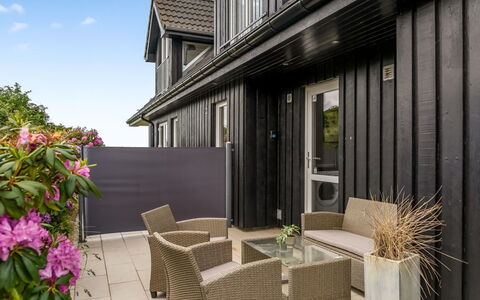Skamhals - 700M from the Sea: Arbusto, Urban Design, Groundcover, Brick, Appartamento, Estate, Muratura, Balcone, Landscaping